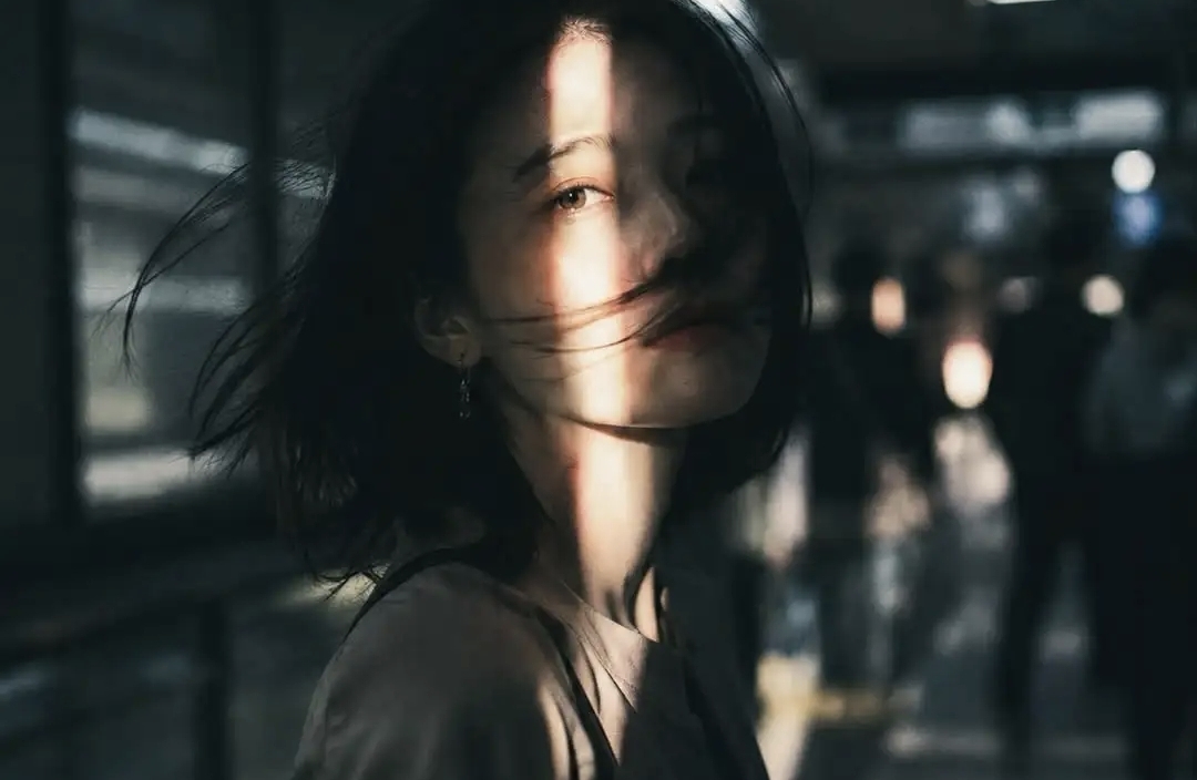 情绪难受，找AI聊天还是找人倾诉？很多人选错了